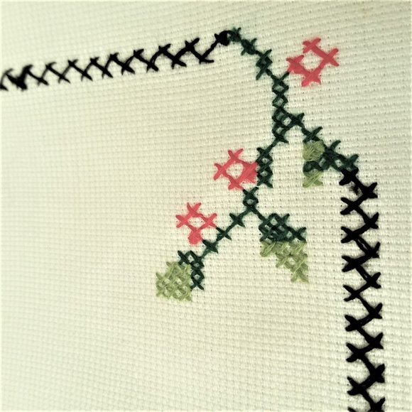 4 VTG Amish Linen Luncheon Napkins Crosstitch Flower Scalloped Edge Handmade - Picture 6 of 6